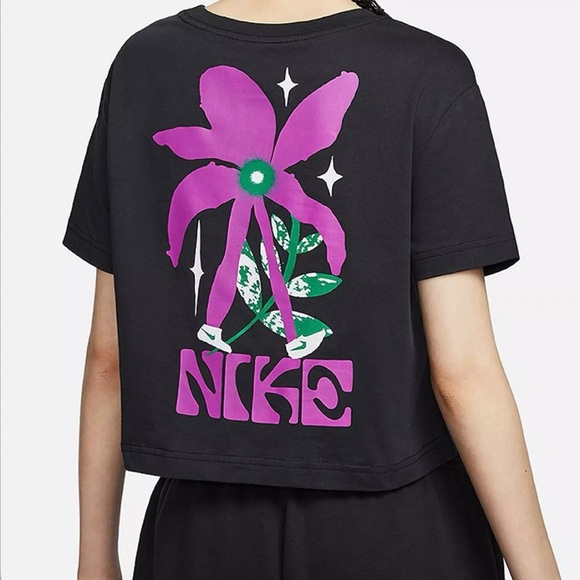 Nike Crop T-shirt Loose Fit Sz M - Picture 1 of 9